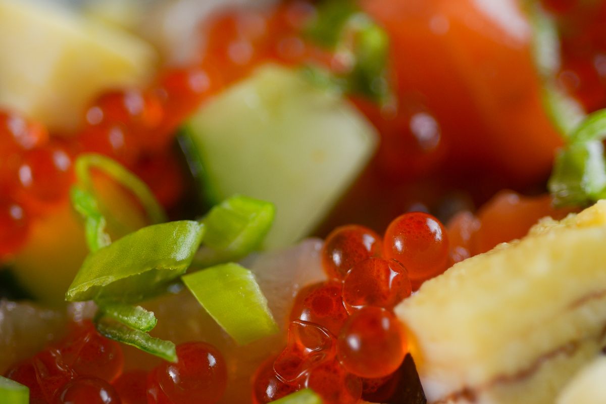 Macro of bright red ikura at Harakiri de Una — barachirashi detail